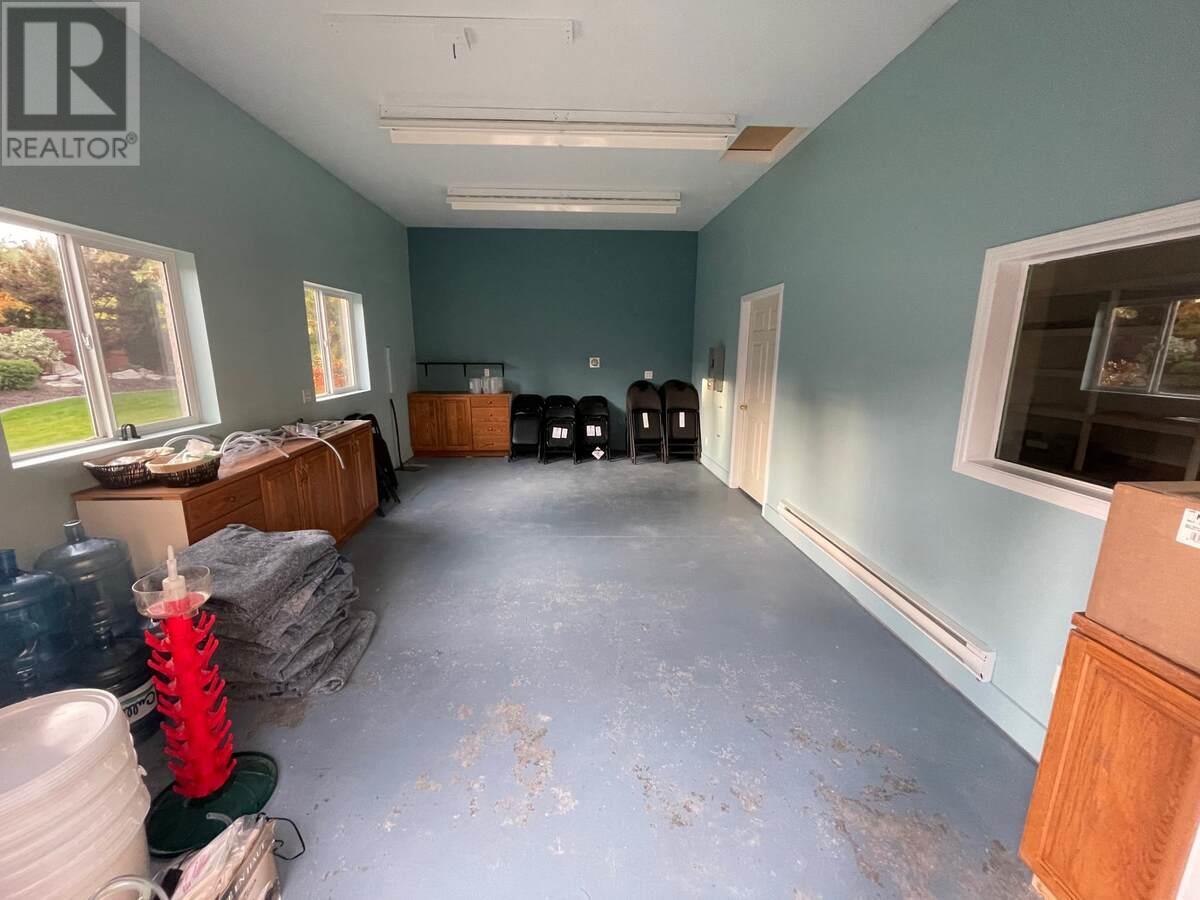 3911 Lakevale Place. Kelowna, British Columbia