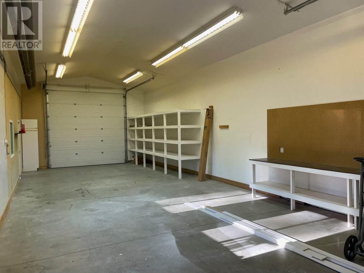 3911 Lakevale Place. Kelowna, British Columbia