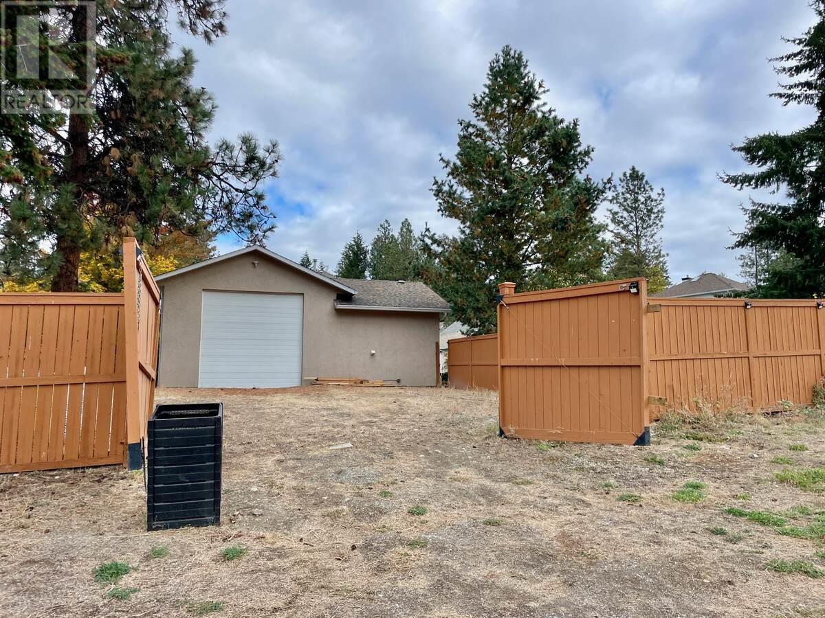 3911 Lakevale Place. Kelowna, British Columbia