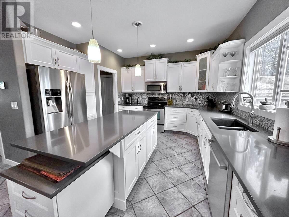 3911 Lakevale Place. Kelowna, British Columbia