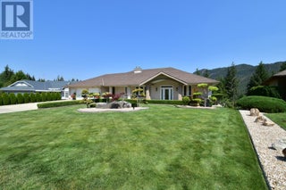 2675 Doebert Road. Blind Bay, British Columbia