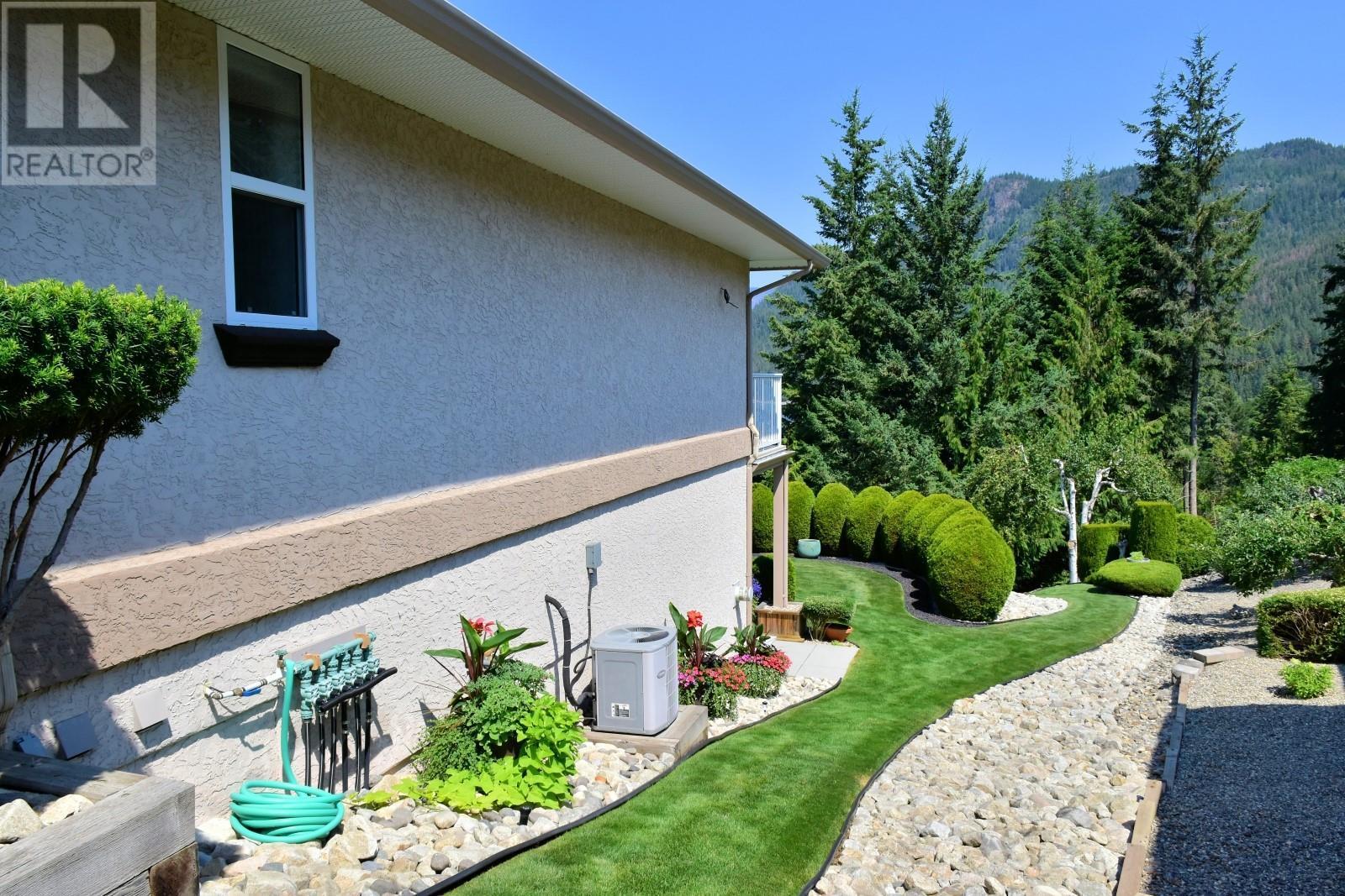 2675 Doebert Road. Blind Bay, British Columbia