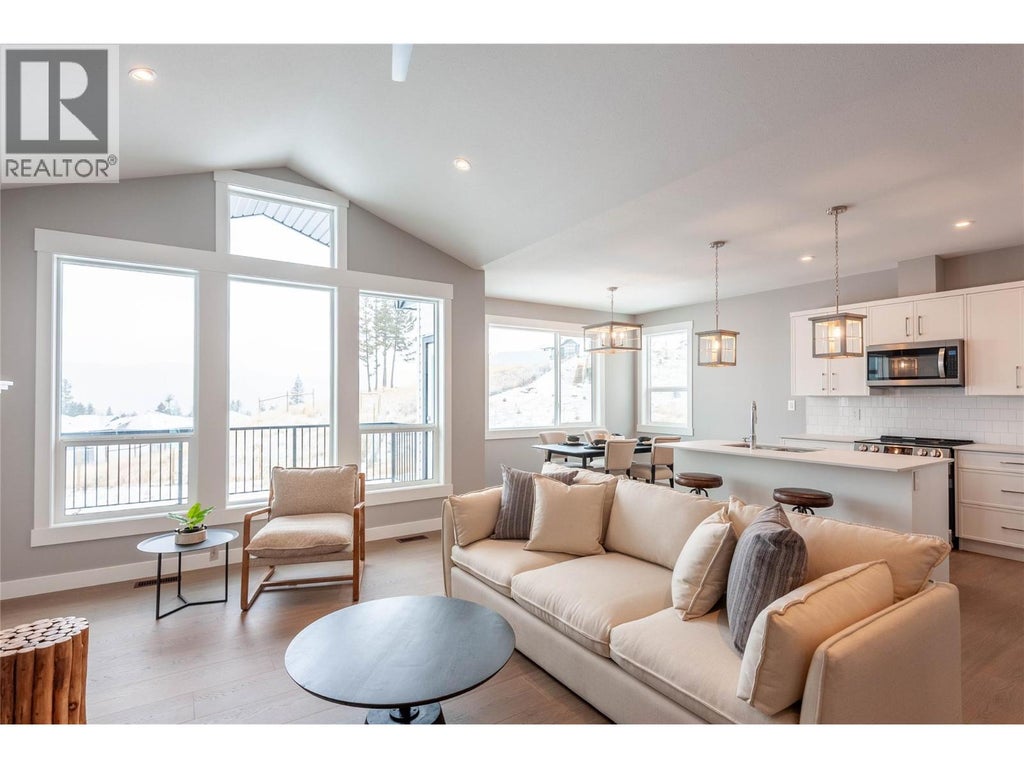 450 Poplar Drive, Logan Lake