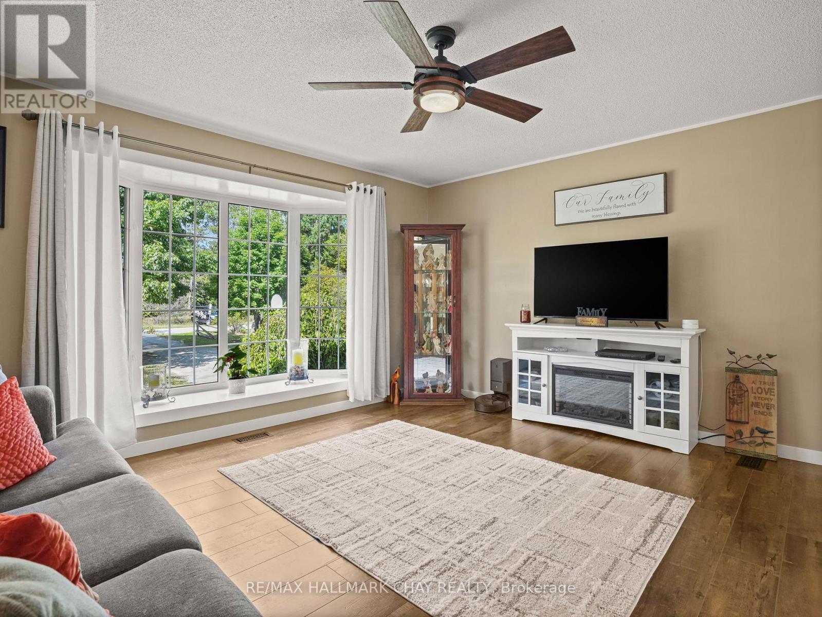 8205 Main Street Lisle Home for Sale in AdjalaTosorontio (lisle