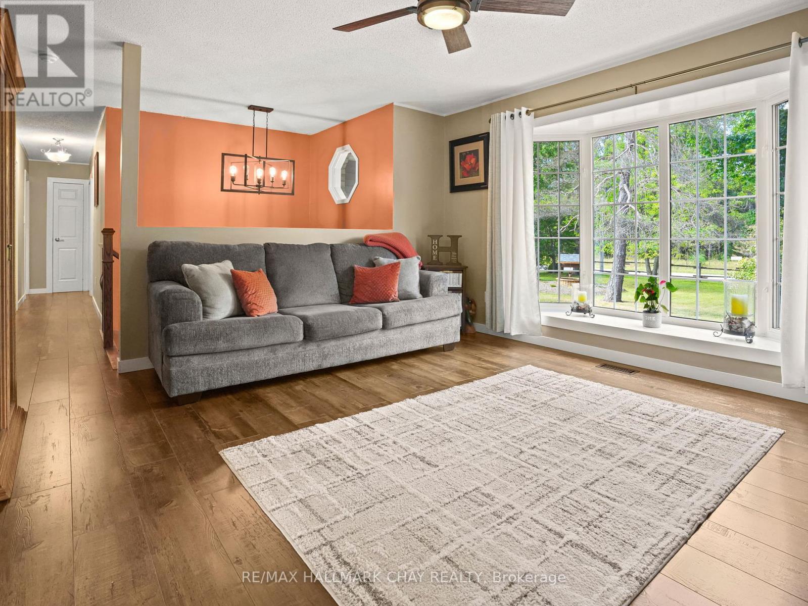 8205 Main Street Lisle Home for Sale in AdjalaTosorontio (lisle