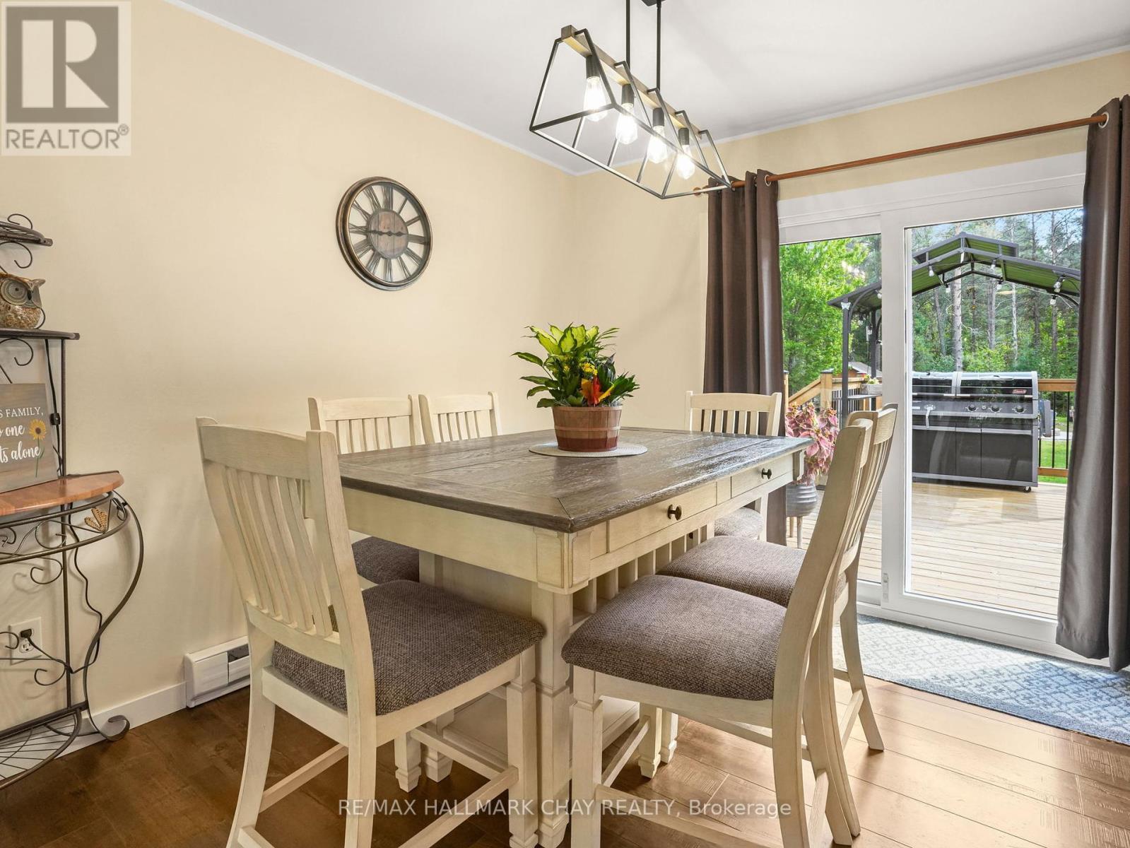 8205 Main Street Lisle Home for Sale in AdjalaTosorontio (lisle