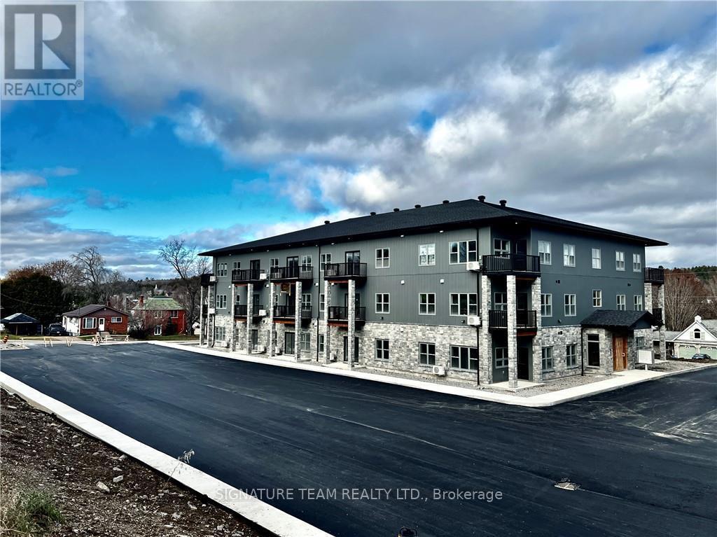 202 - 78a Queen Street, Bonnechere Valley