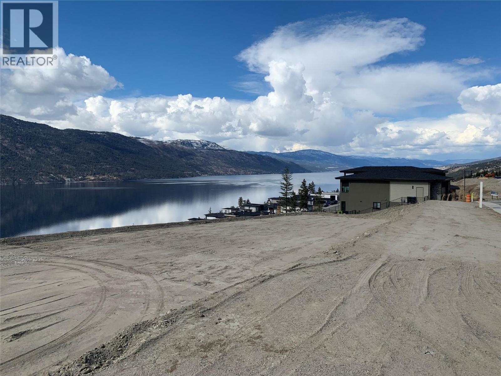 3700 Mckinley Beach Drive Unit# 6. Kelowna, British Columbia