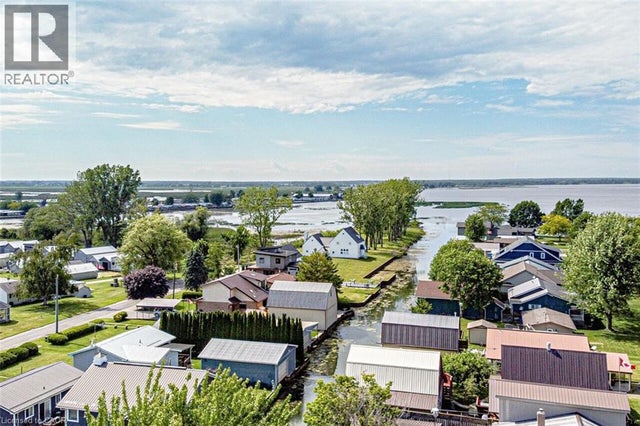 12 Willow Avenue, Long Point