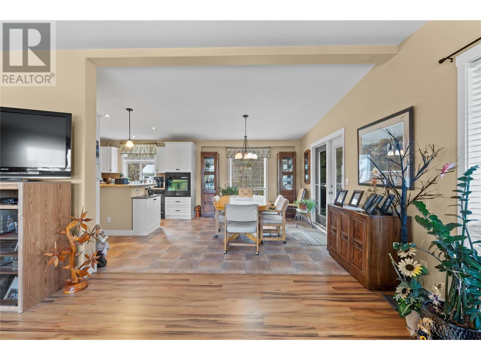 350 & 370 10 Street Se Lot# Lots 3 & 4. Salmon Arm, British Columbia