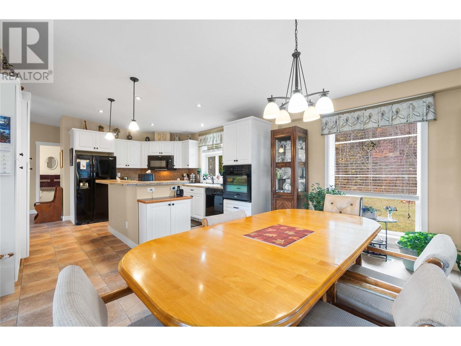 350 & 370 10 Street Se Lot# Lots 3 & 4. Salmon Arm, British Columbia