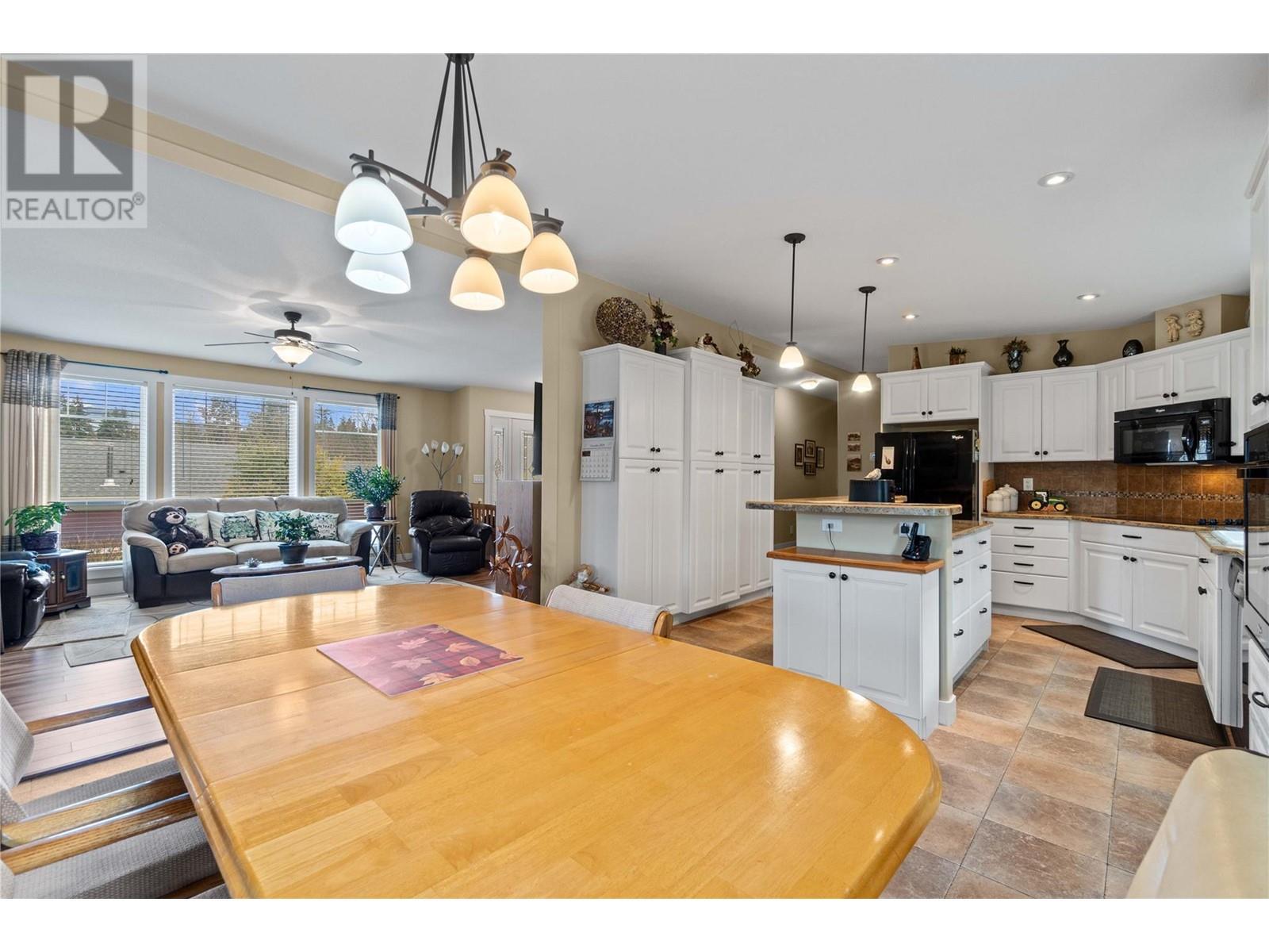 350 & 370 10 Street Se Lot# Lots 3 & 4. Salmon Arm, British Columbia