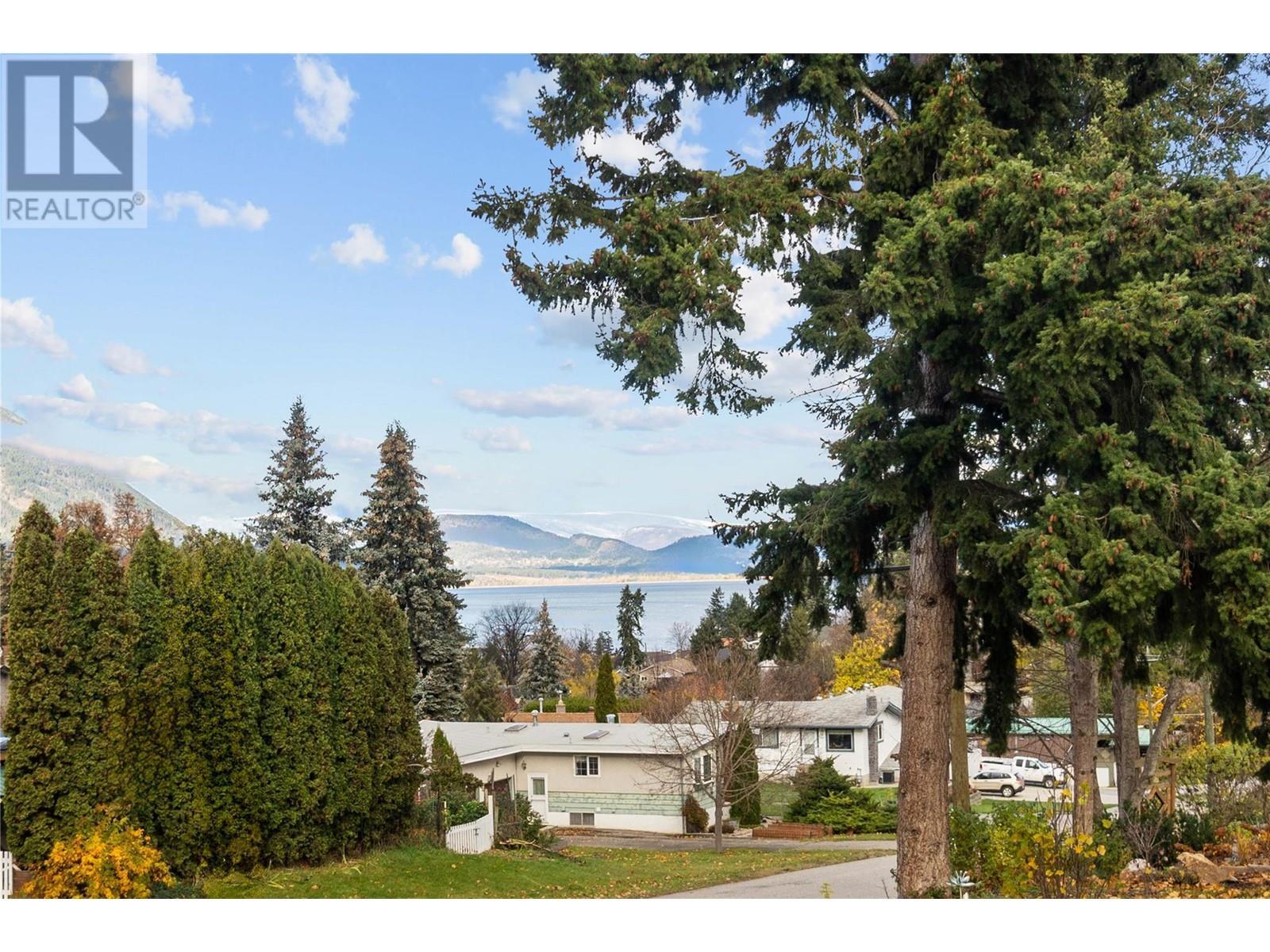 350 & 370 10 Street Se Lot# Lots 3 & 4. Salmon Arm, British Columbia
