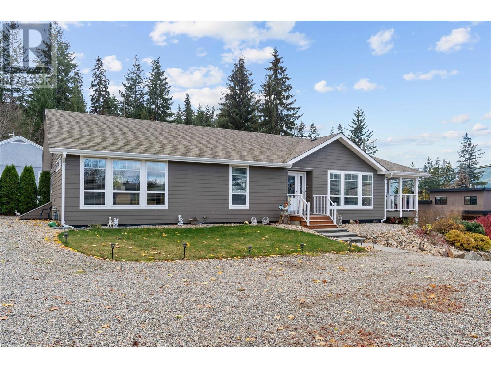 350 & 370 10 Street Se Lot# Lots 3 & 4. Salmon Arm, British Columbia