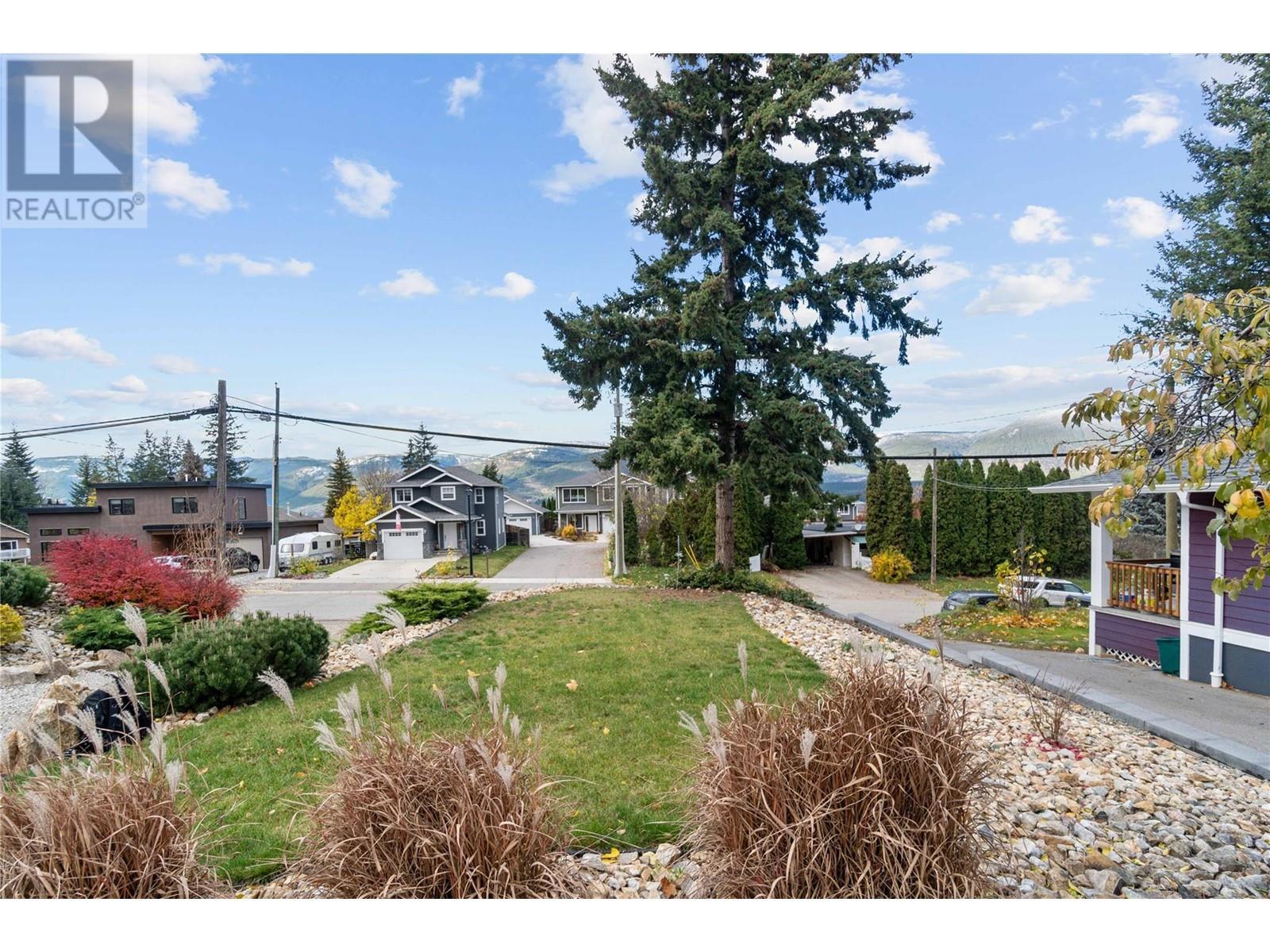 350 & 370 10 Street Se Lot# Lots 3 & 4. Salmon Arm, British Columbia