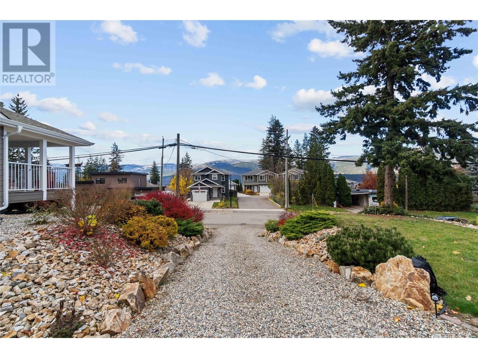 350 & 370 10 Street Se Lot# Lots 3 & 4. Salmon Arm, British Columbia
