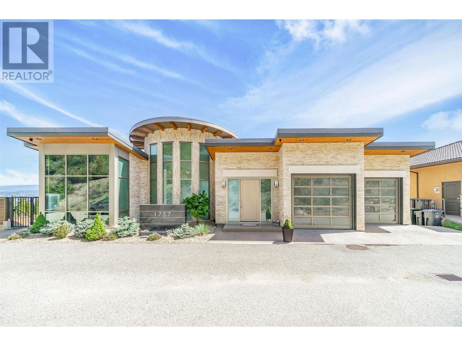 1737 Scott Crescent. West Kelowna, British Columbia