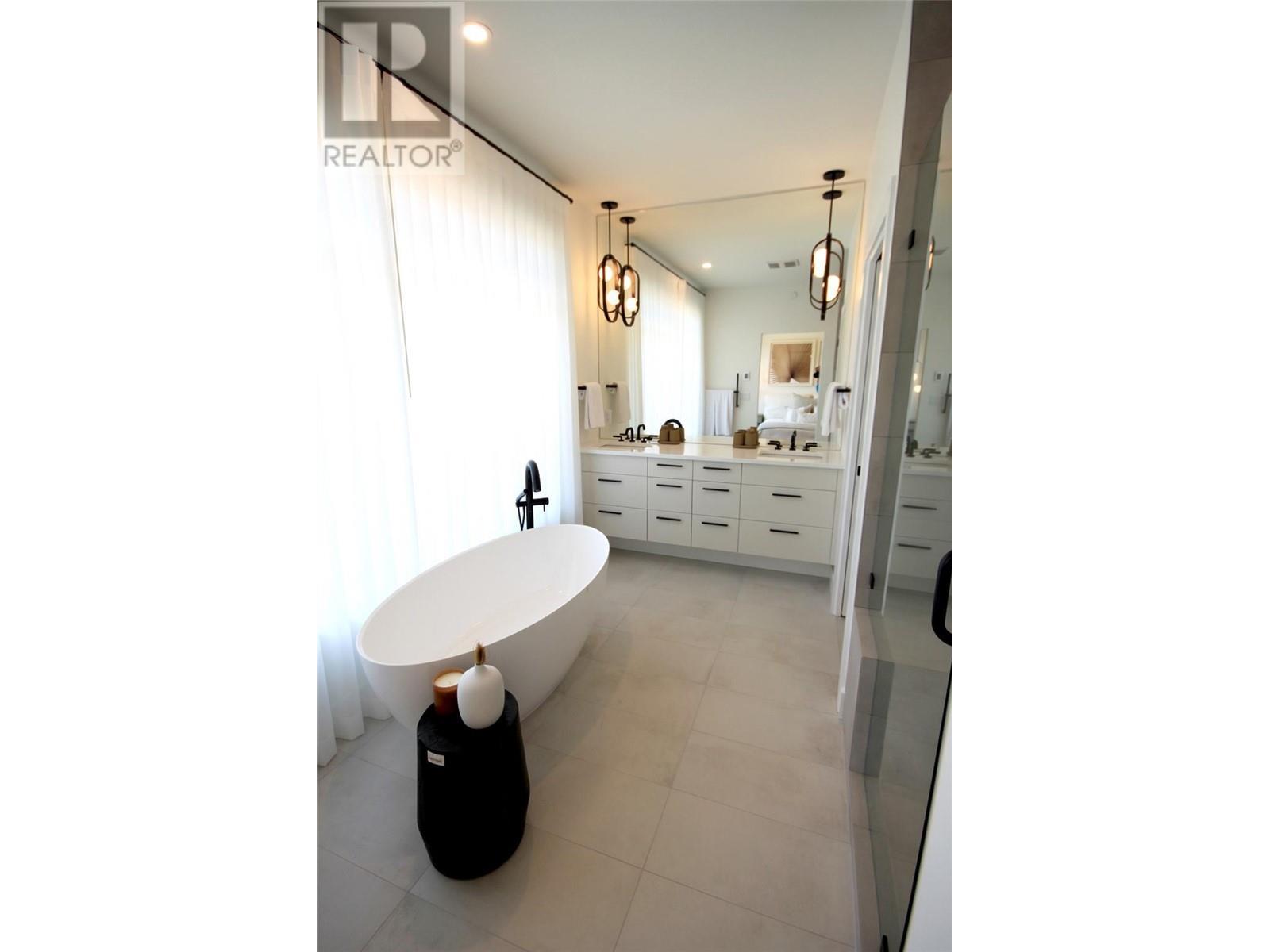 7920 Kidston Road Unit# 3. Coldstream, British Columbia