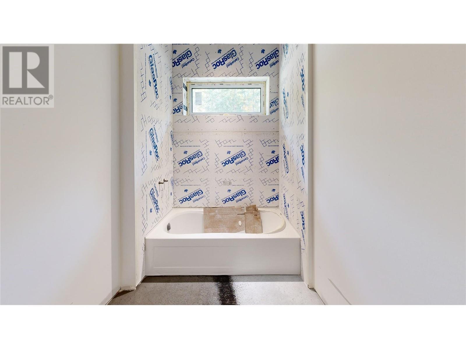 40 Lidstone Road. Salmon Arm, British Columbia