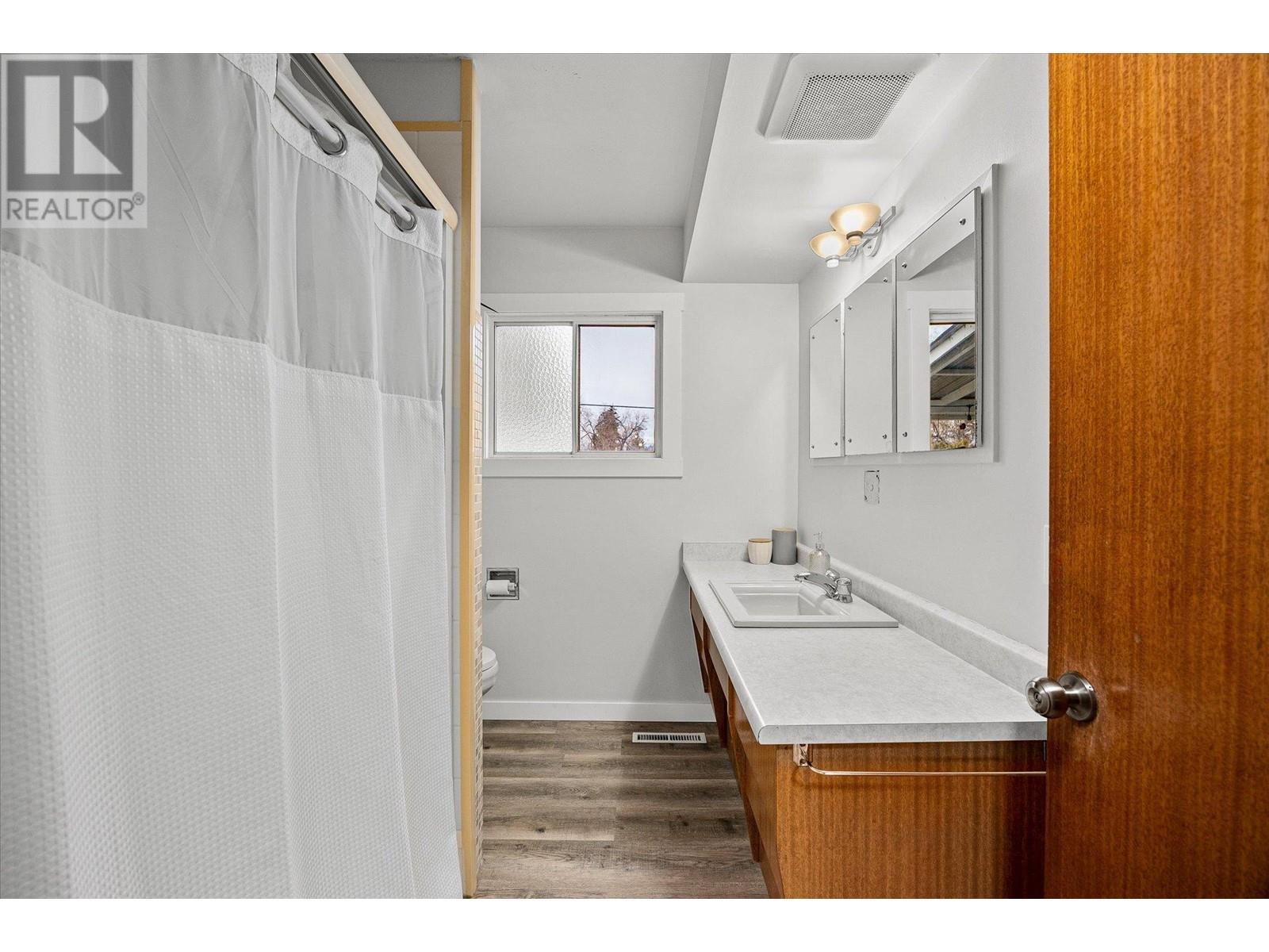 450 Mcdonald Road. Kelowna, British Columbia