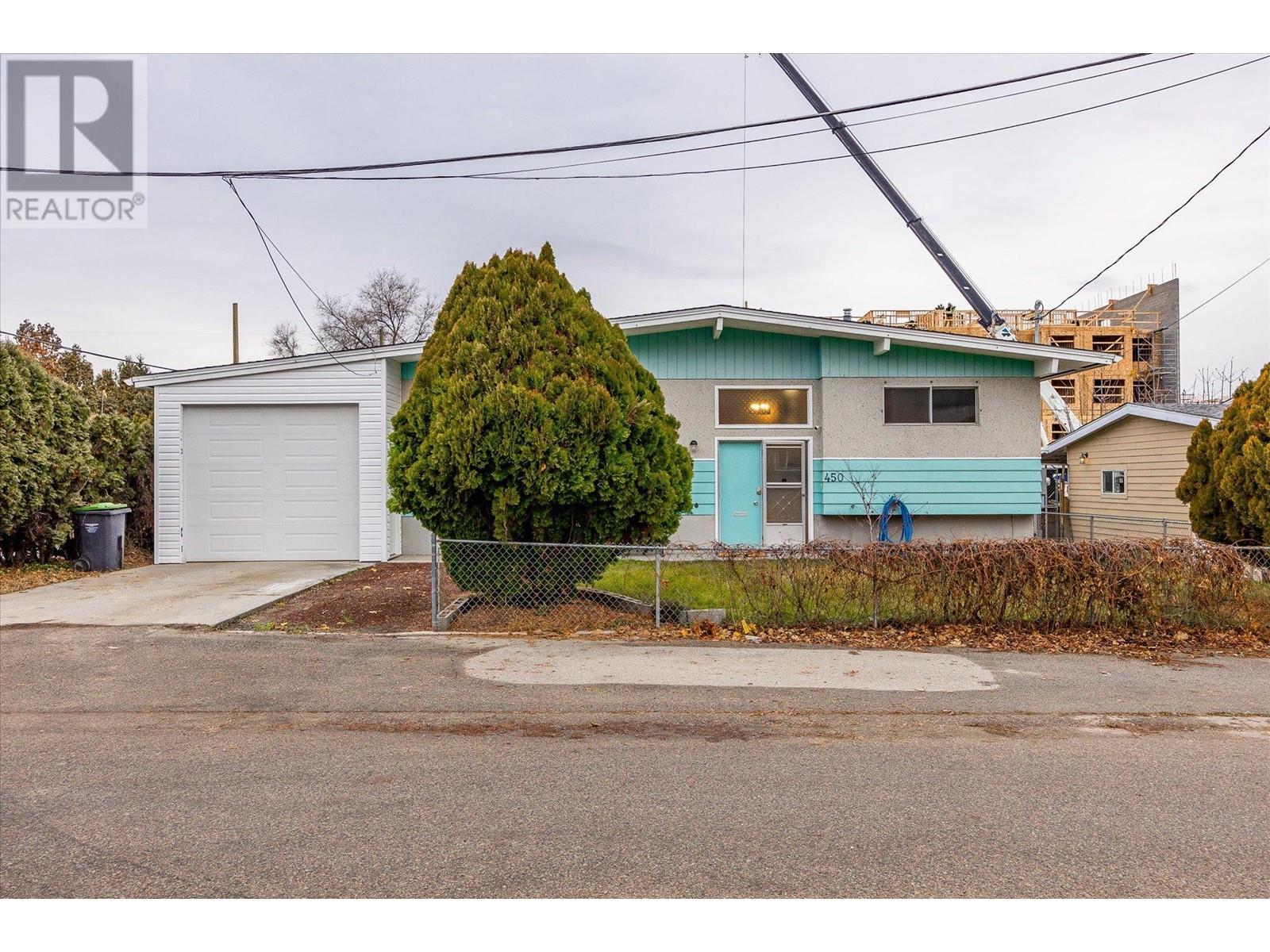 450 Mcdonald Road. Kelowna, British Columbia