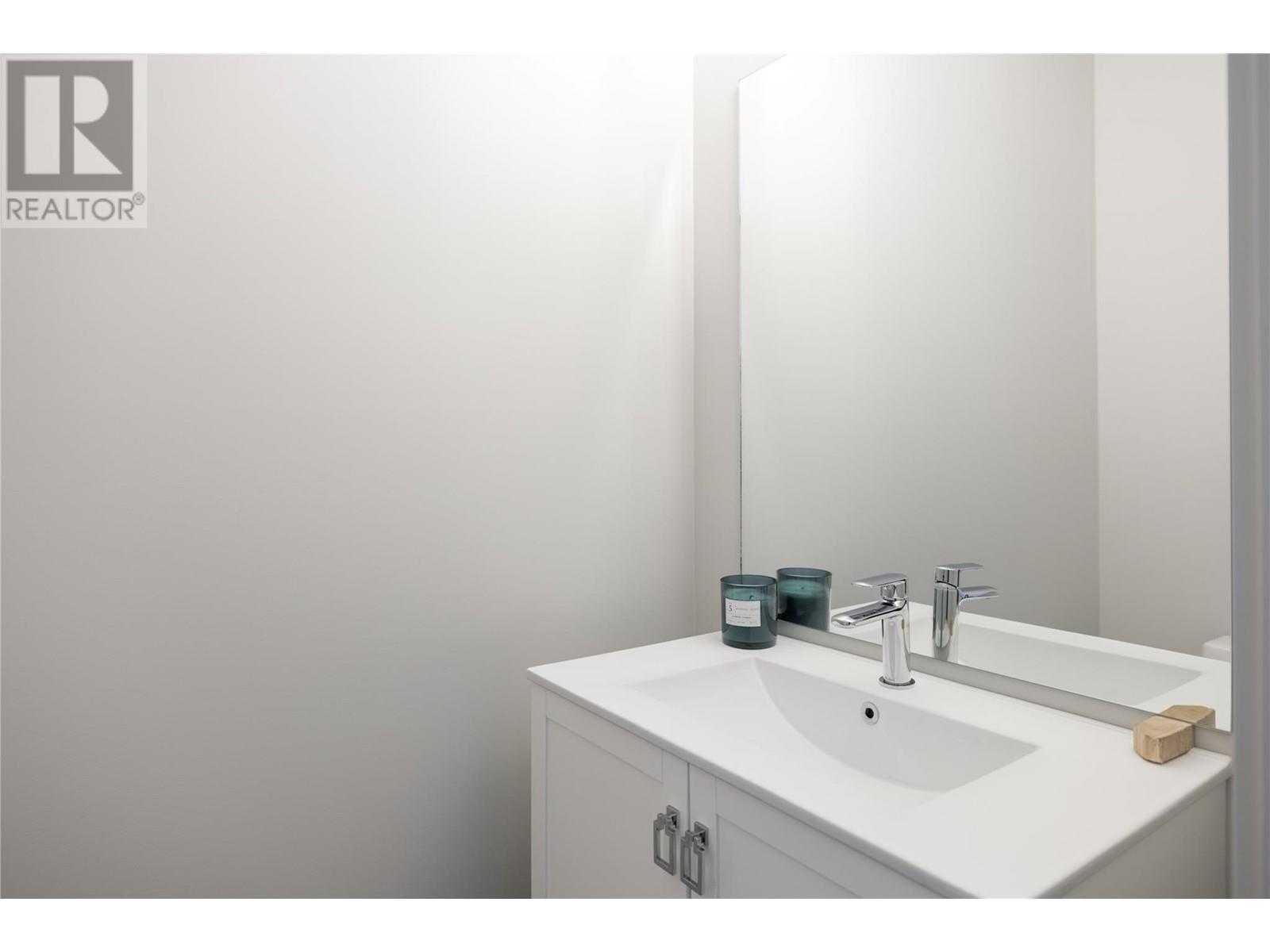 595 Vineyard Way N Unit# 9. Vernon, British Columbia