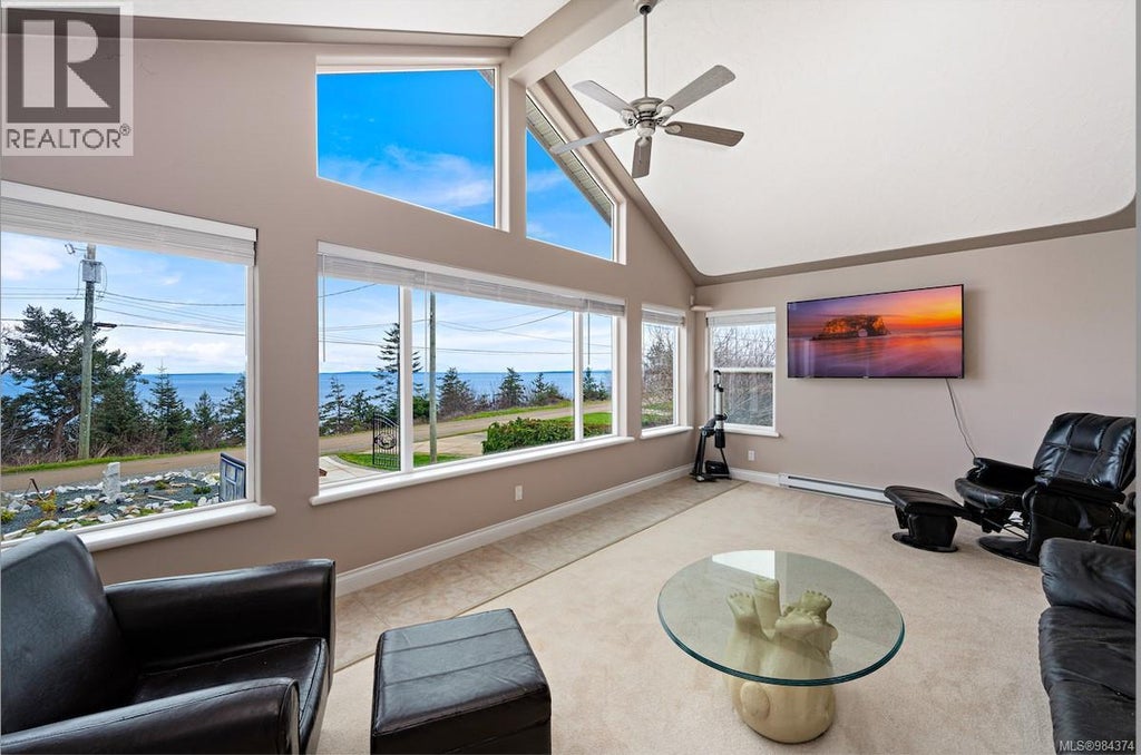 321 Wireless Road, Comox