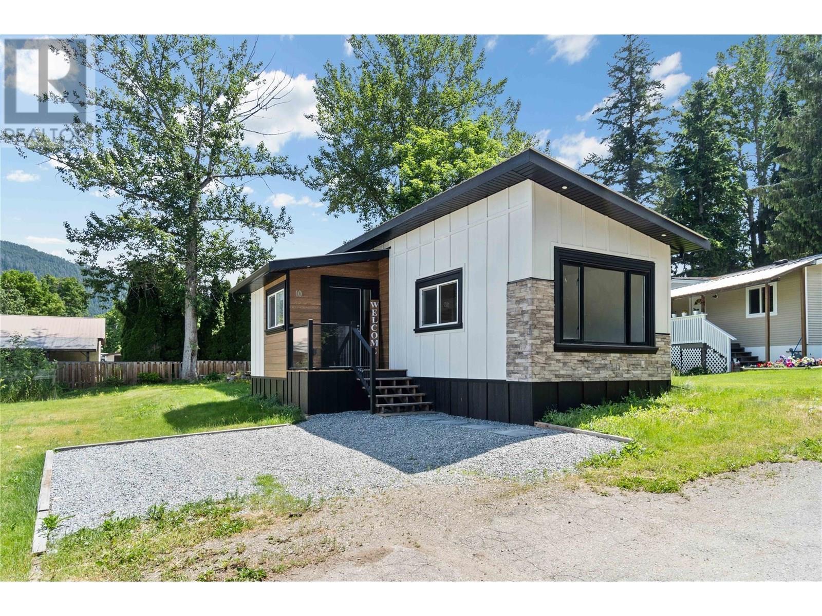 4061 11 Avenue Ne Unit# 10. Salmon Arm, British Columbia