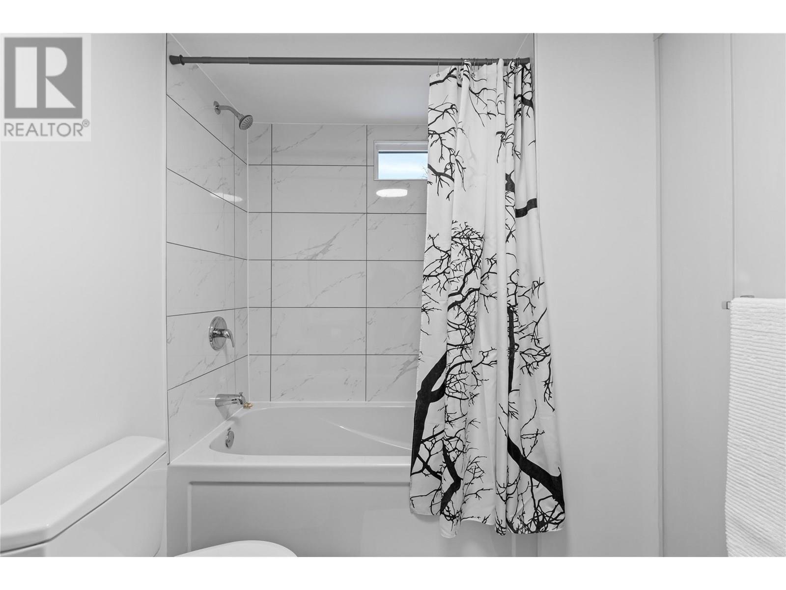 4061 11 Avenue Ne Unit# 10. Salmon Arm, British Columbia