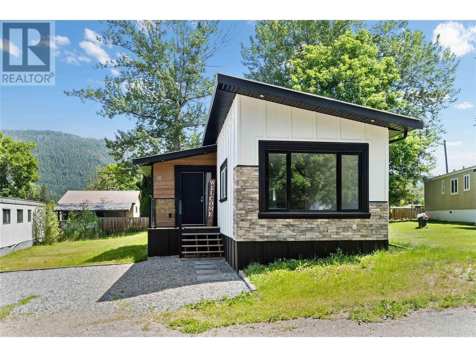 4061 11 Avenue Ne Unit# 10. Salmon Arm, British Columbia