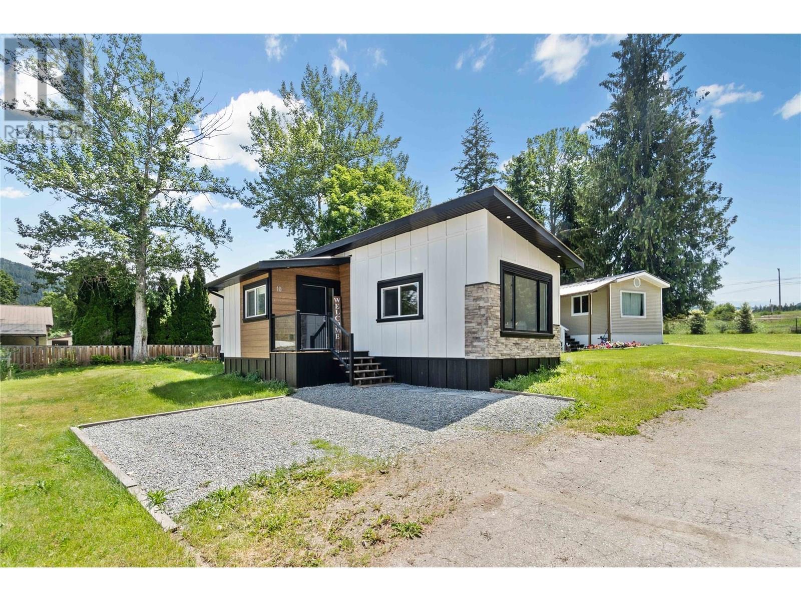 4061 11 Avenue Ne Unit# 10. Salmon Arm, British Columbia