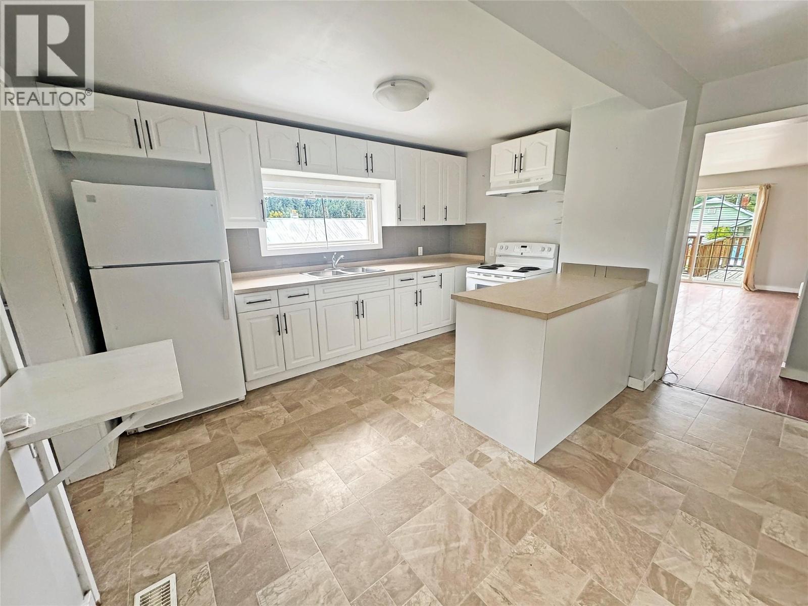 287 Angela Avenue. Princeton, British Columbia