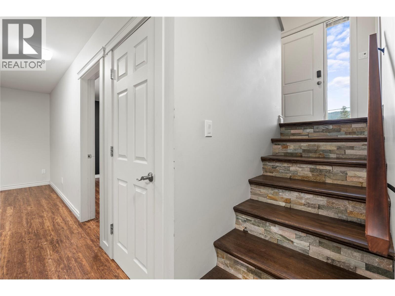 1718 Grandview Avenue. Lumby, British Columbia