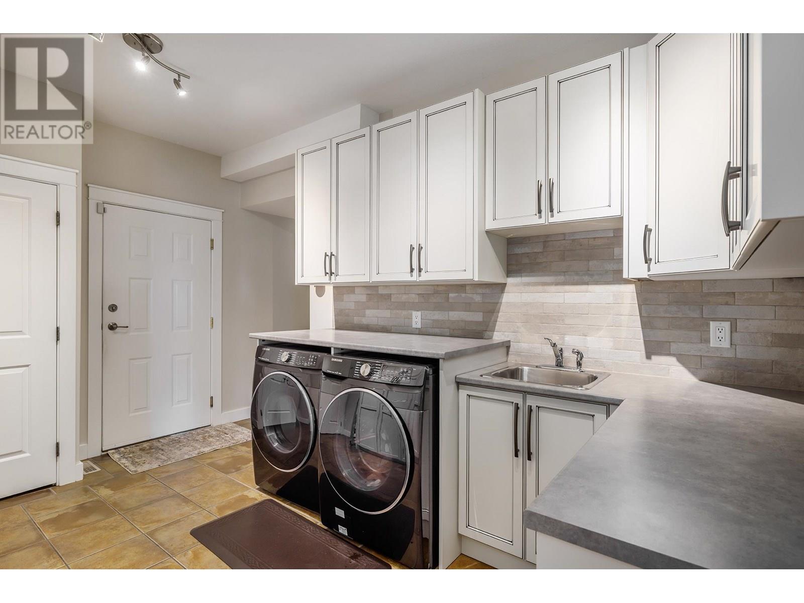 3672 Luxmoore Road. Kelowna, British Columbia