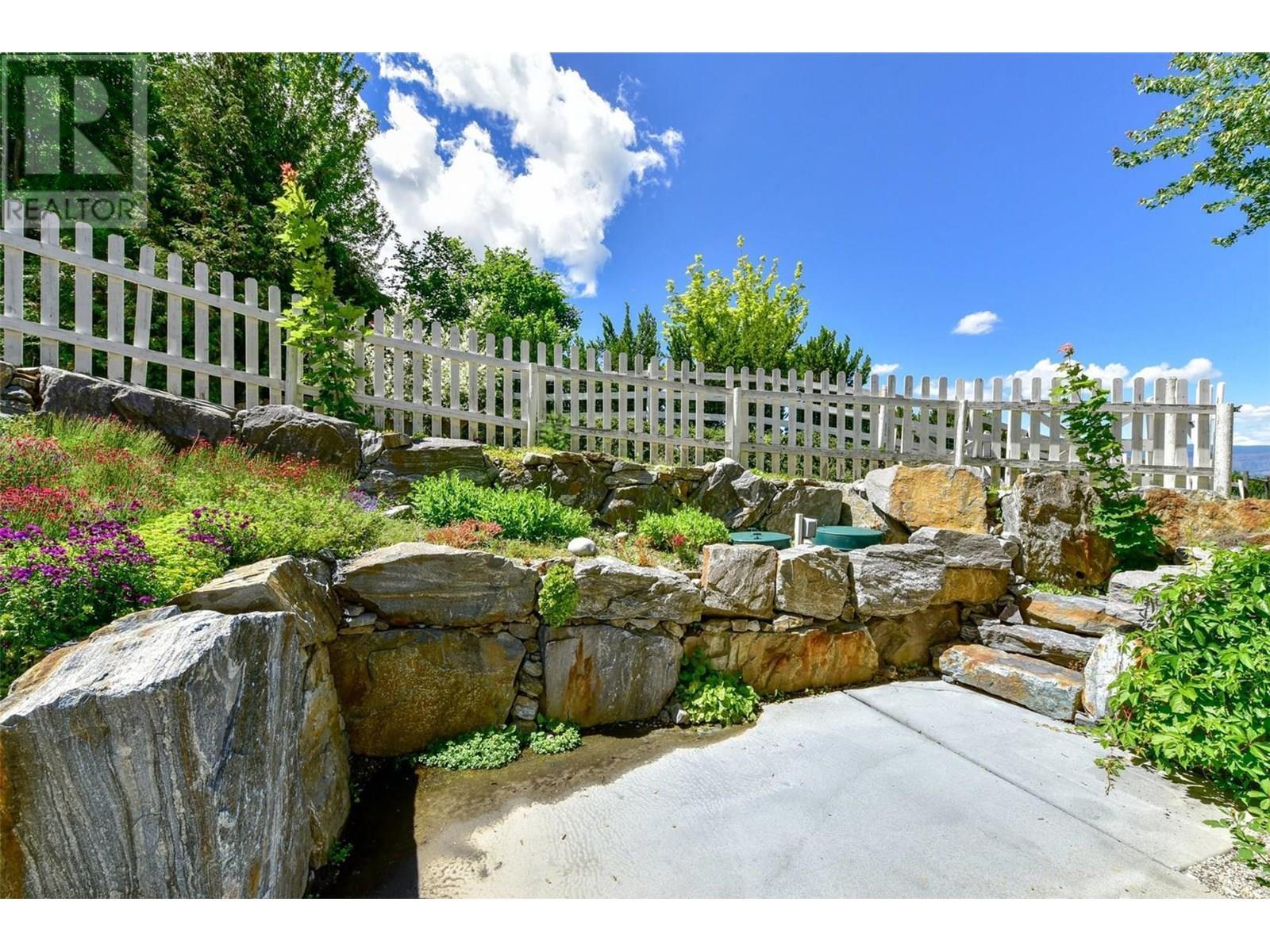 3672 Luxmoore Road. Kelowna, British Columbia