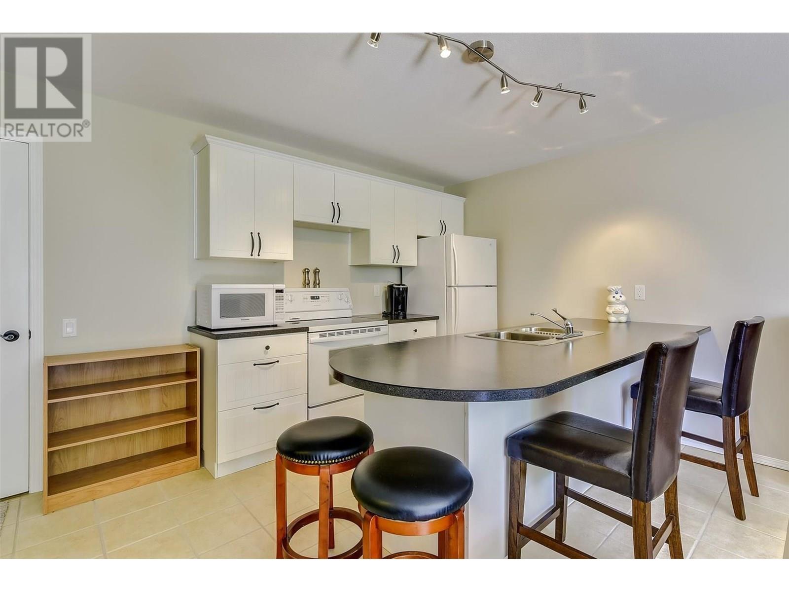 3672 Luxmoore Road. Kelowna, British Columbia