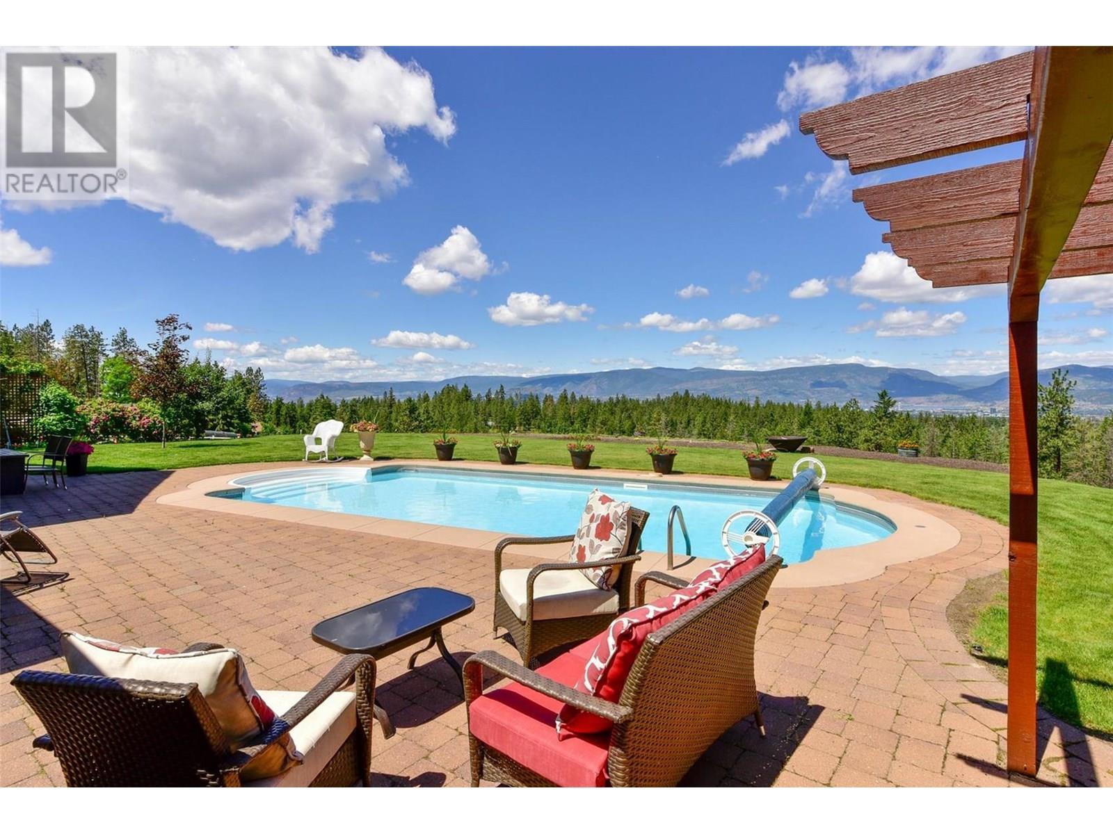 3672 Luxmoore Road. Kelowna, British Columbia