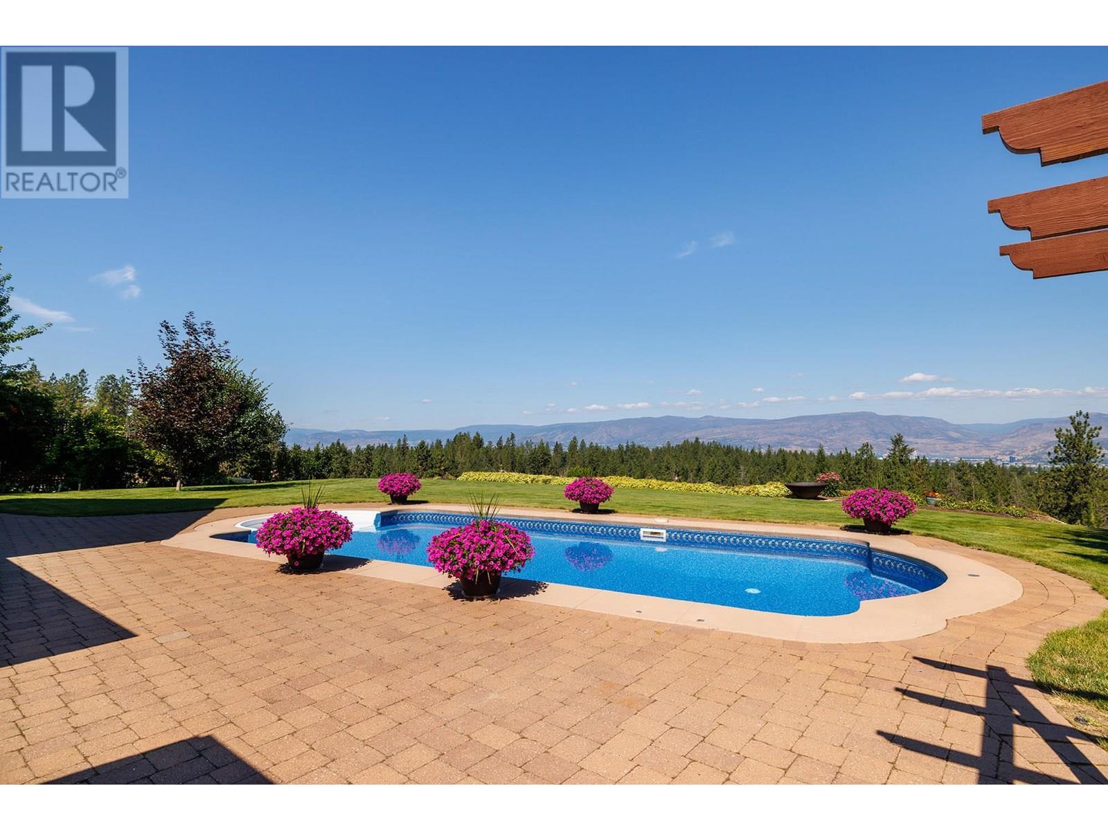 3672 Luxmoore Road. Kelowna, British Columbia