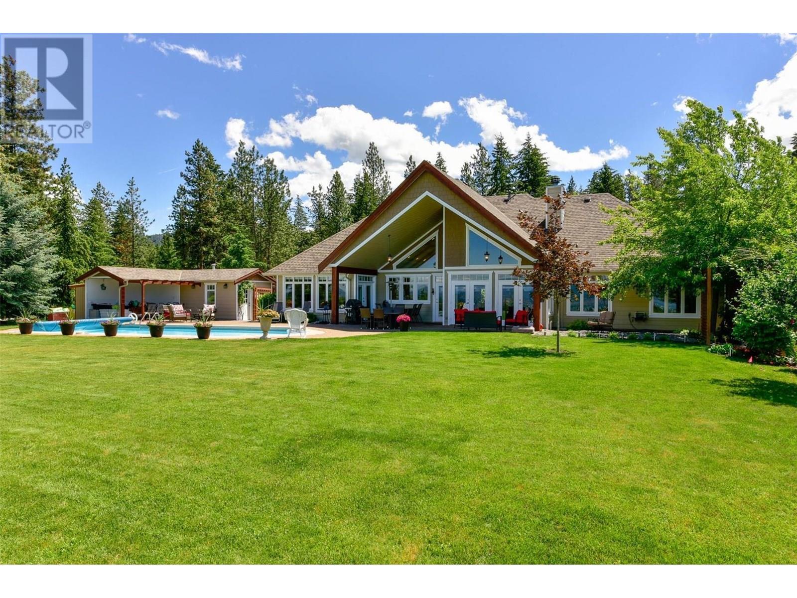 3672 Luxmoore Road. Kelowna, British Columbia