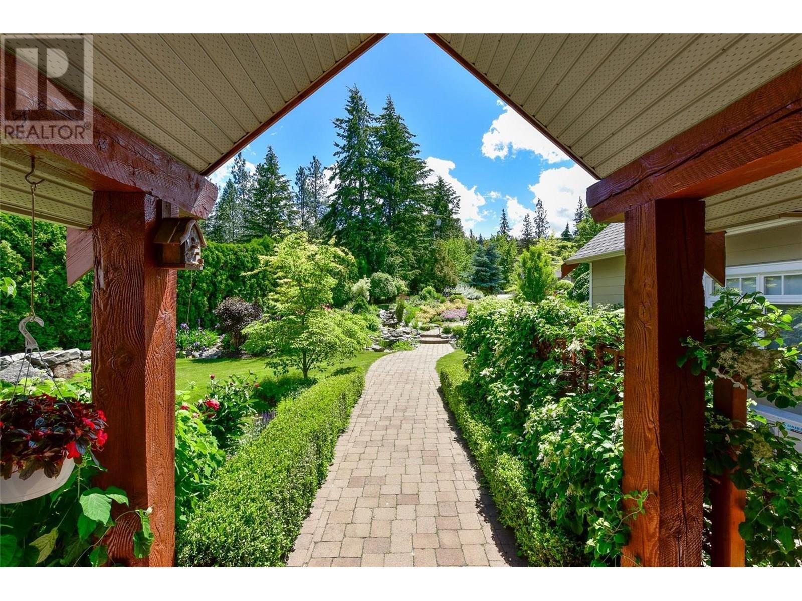 3672 Luxmoore Road. Kelowna, British Columbia