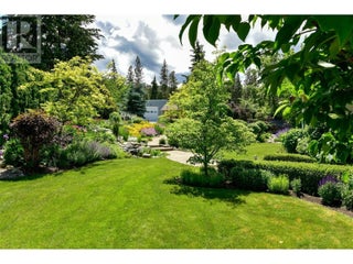 3672 Luxmoore Road. Kelowna, British Columbia