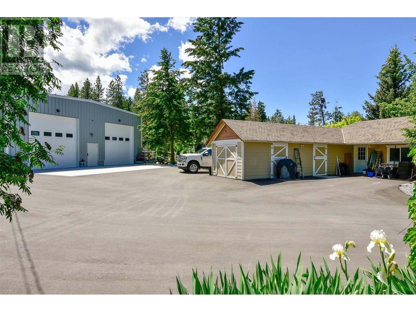 3672 Luxmoore Road. Kelowna, British Columbia