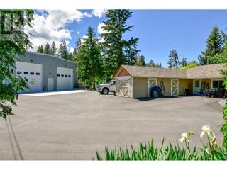 3672 Luxmoore Road. Kelowna, British Columbia