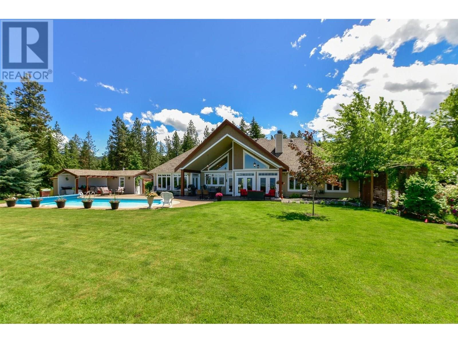 3672 Luxmoore Road. Kelowna, British Columbia