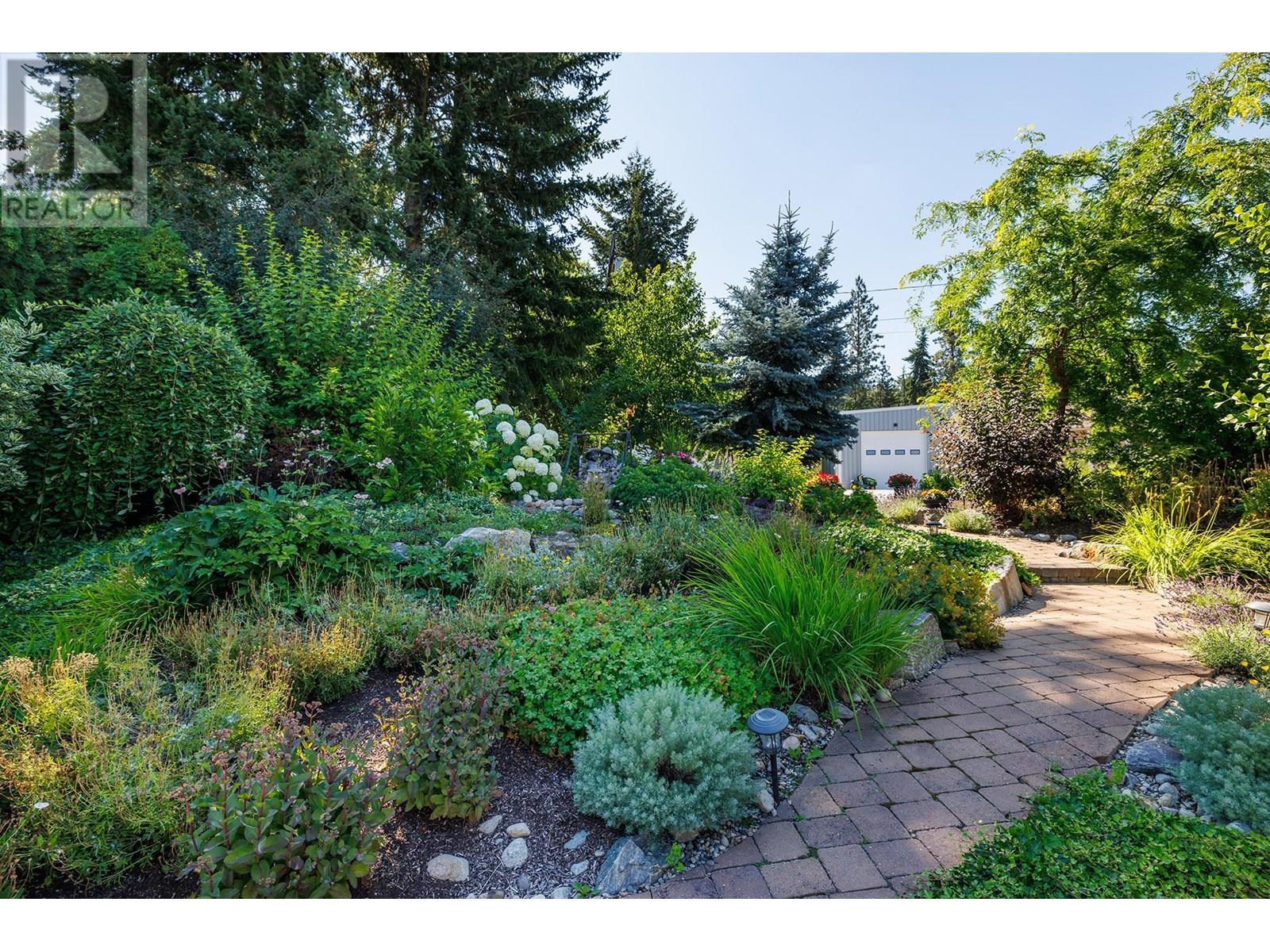 3672 Luxmoore Road. Kelowna, British Columbia