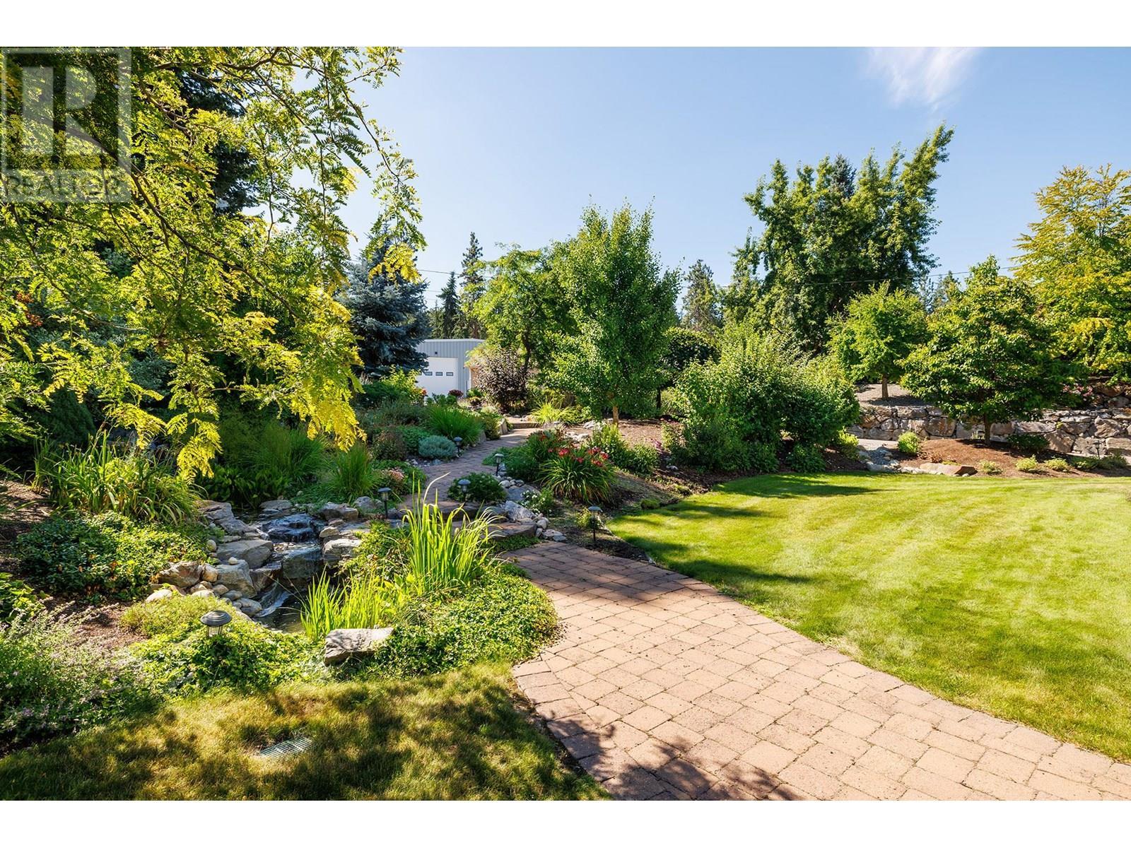 3672 Luxmoore Road. Kelowna, British Columbia