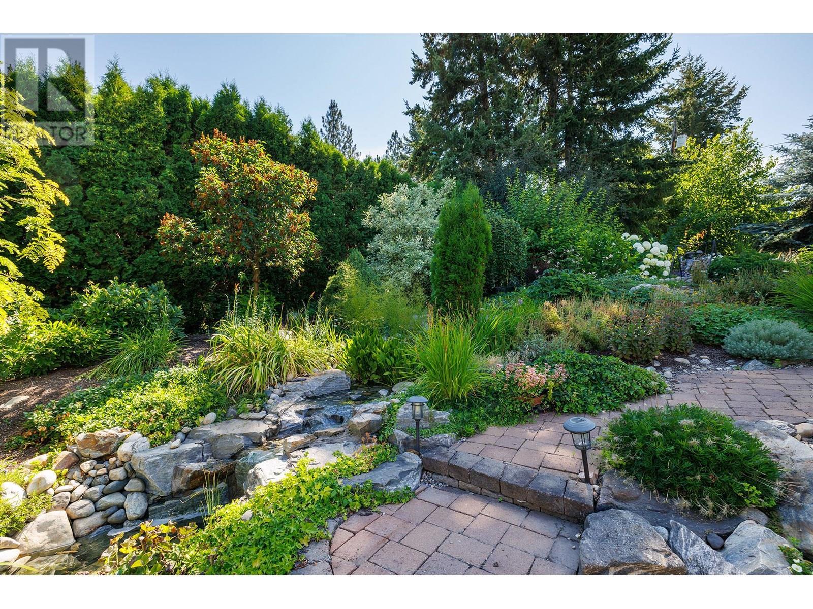 3672 Luxmoore Road. Kelowna, British Columbia