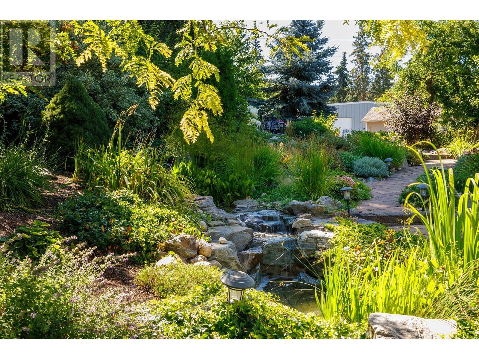 3672 Luxmoore Road. Kelowna, British Columbia