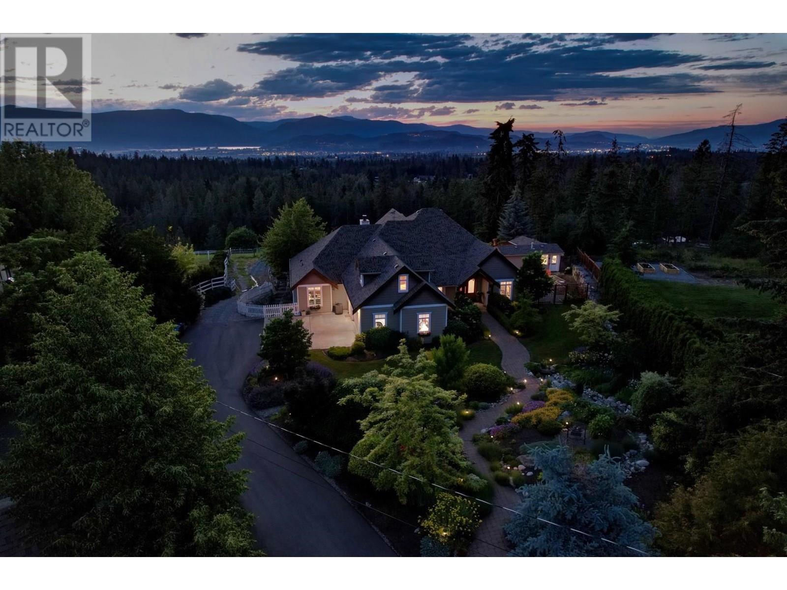 3672 Luxmoore Road. Kelowna, British Columbia