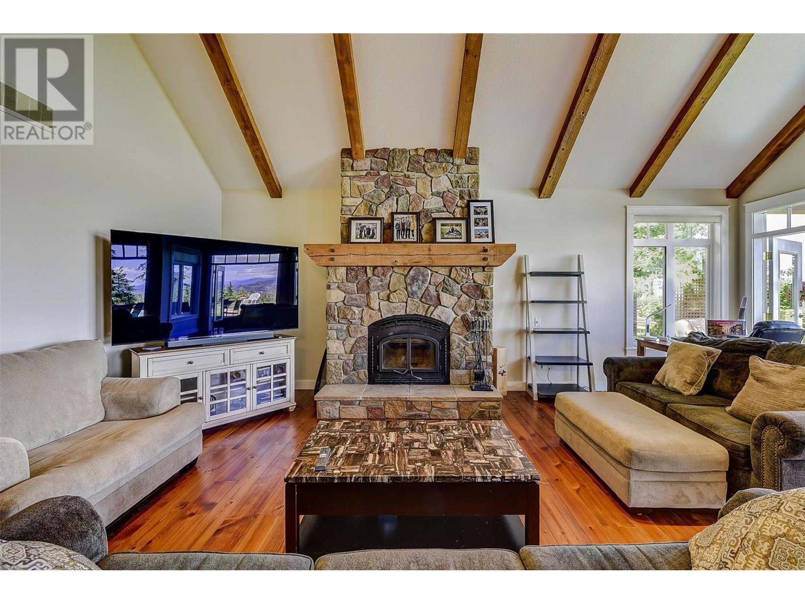 3672 Luxmoore Road. Kelowna, British Columbia